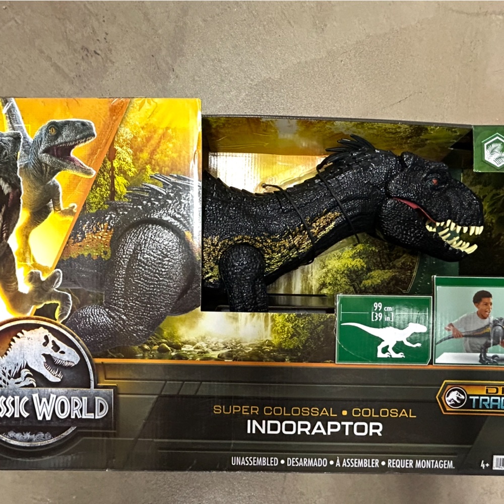 Jurassic World SUPER COLOSSAL INDORAPTOR Action Figure Dino Trackers New
